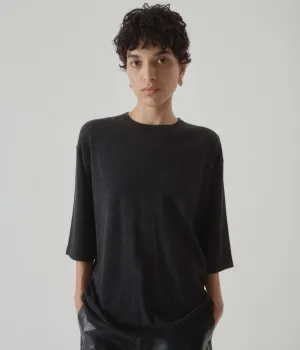 CASHMERE TEE IN CHARCOAL